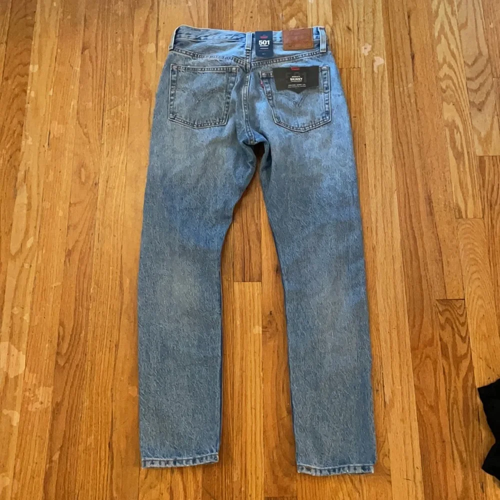 Previously loved Levi’s 502 skinny high rise skinny leg jeans - Picture 4 of 10